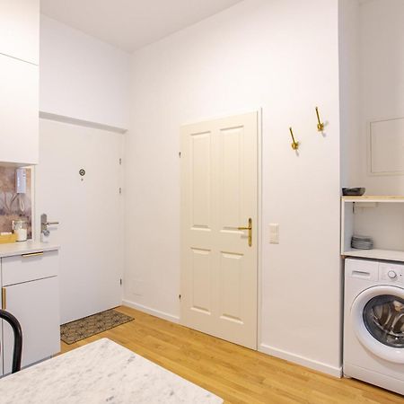 Gemuetliche Wohnung Nur 15 Minuten Ins Stadtzentrum Vienna Luaran gambar