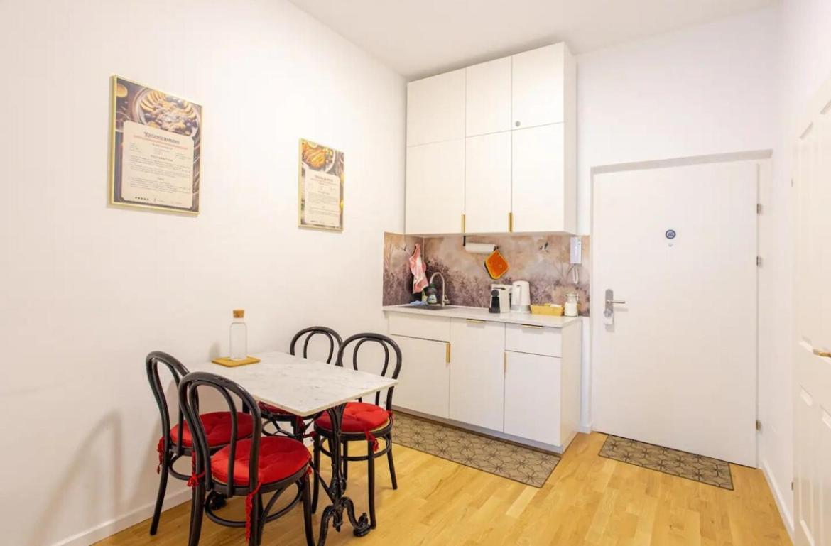 Gemuetliche Wohnung Nur 15 Minuten Ins Stadtzentrum Vienna Luaran gambar