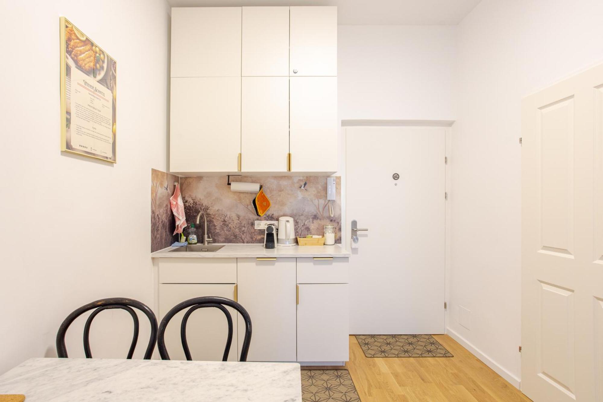 Gemuetliche Wohnung Nur 15 Minuten Ins Stadtzentrum Vienna Luaran gambar